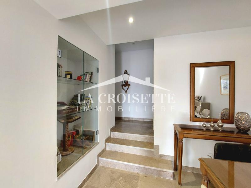 Triplex S+3 avec jardin et piscine couverte à La Soukra